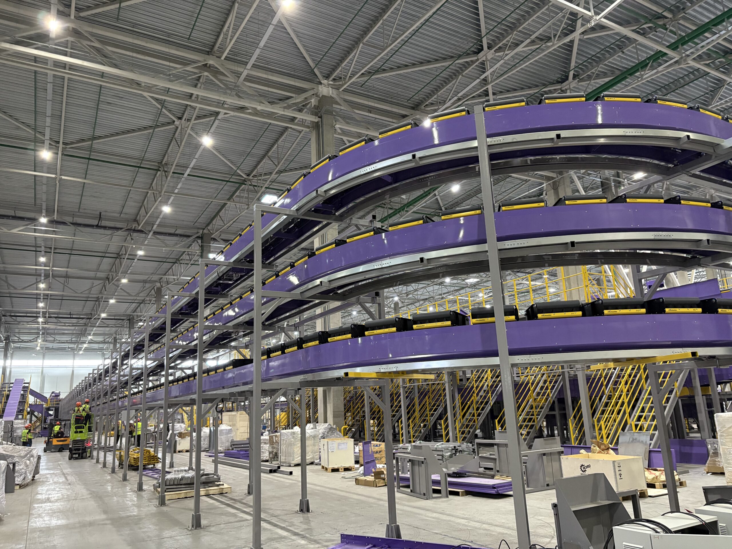 Truelisort Automatic Energy-Efficient 5000 PPH Cross Belt Sorter | for E-commerce & Courier Hubs