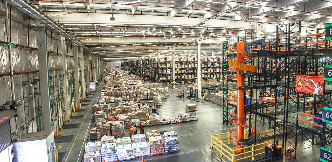 warehouse distribution center whats the differen ce