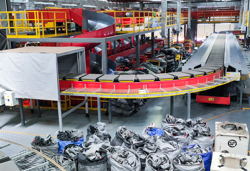 Cross-Belt Sorters Explained: Why They Are the Beating Heart of Modern Logistics Centers