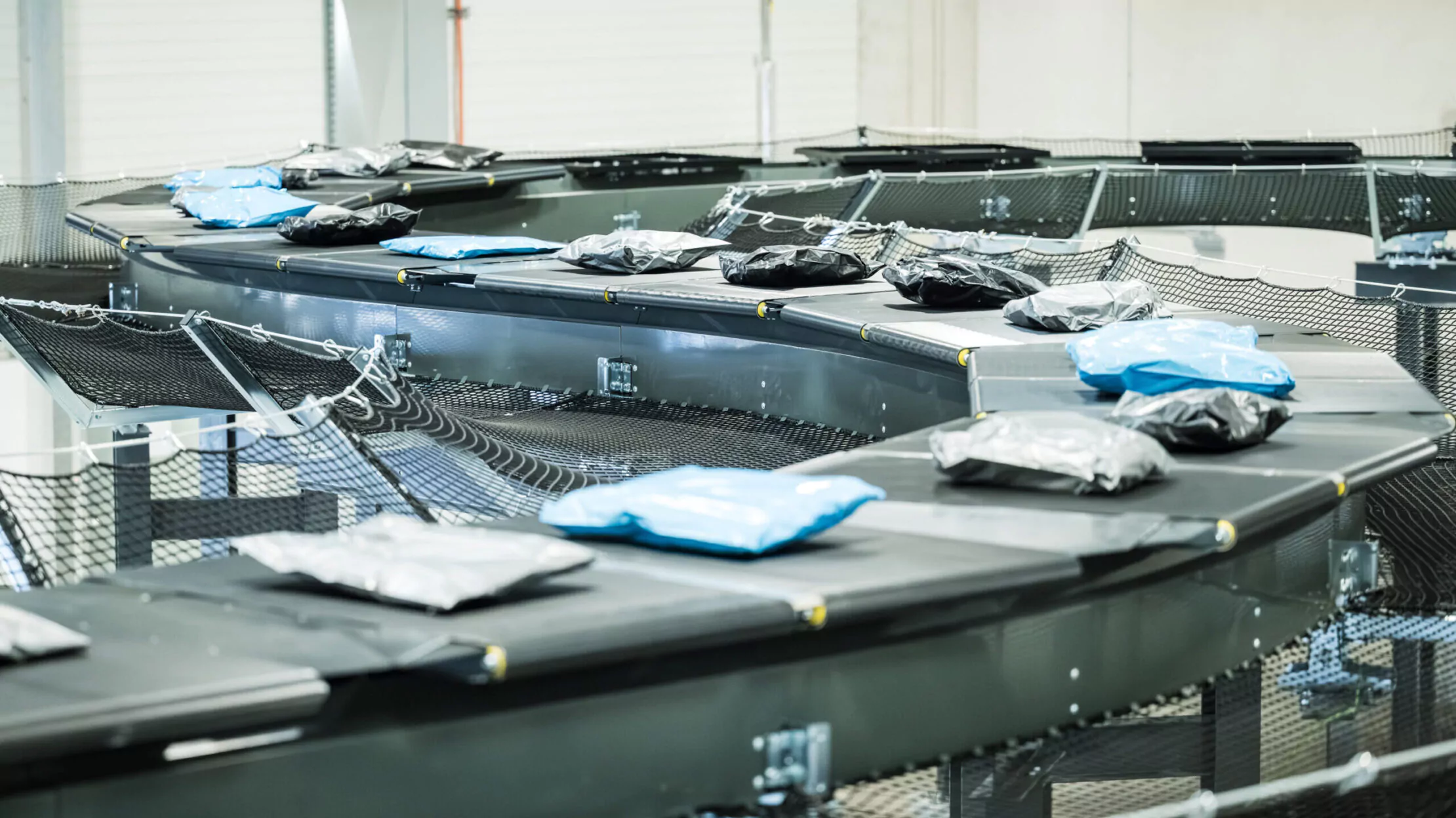 From Single-Layer to Double-Layer: How Dual-Deck Crossbelt Sorters Double Throughput