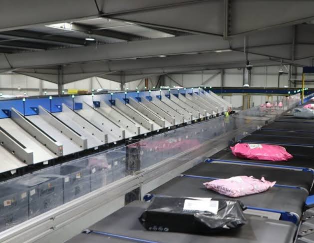Logistics Equipment Upgrade Guide: Why Choose a Cross-Belt Sorter Over Other Technologies?
