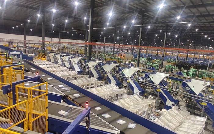 A Game-Changer for Apparel Retail: The Secret of Cross-Belt Sorters in Handling Multi-SKU Orders